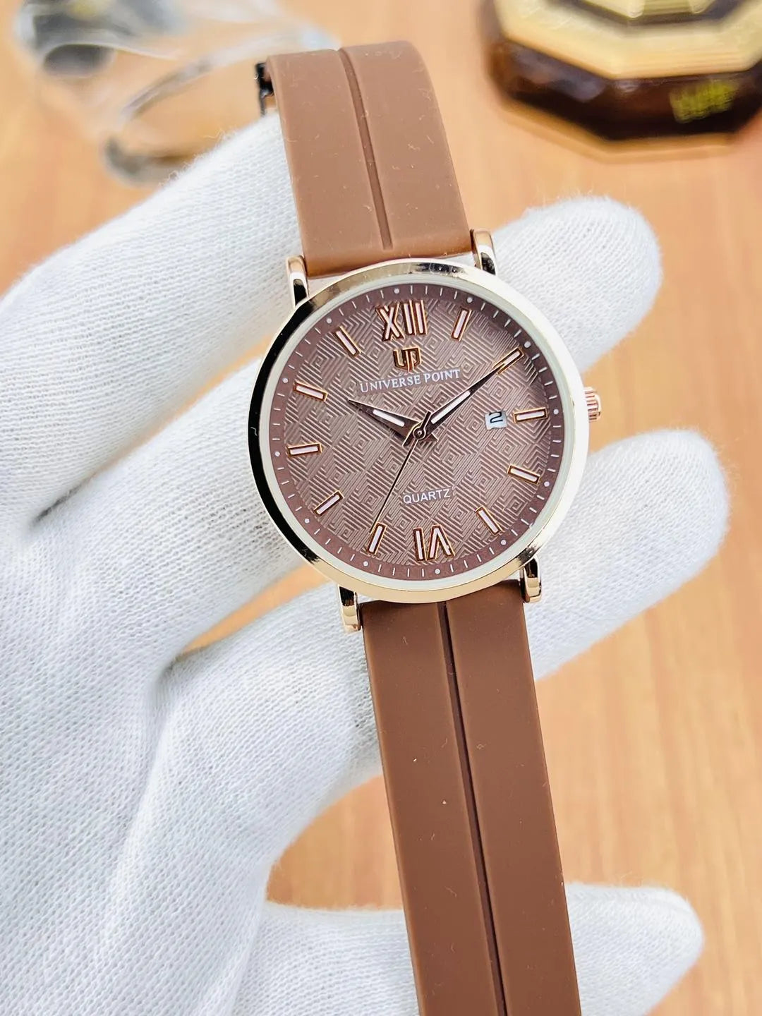 Modern Men's Magnet Strap Lock Watch - Lightweight Rubber Band Casual & Office Wristwatch