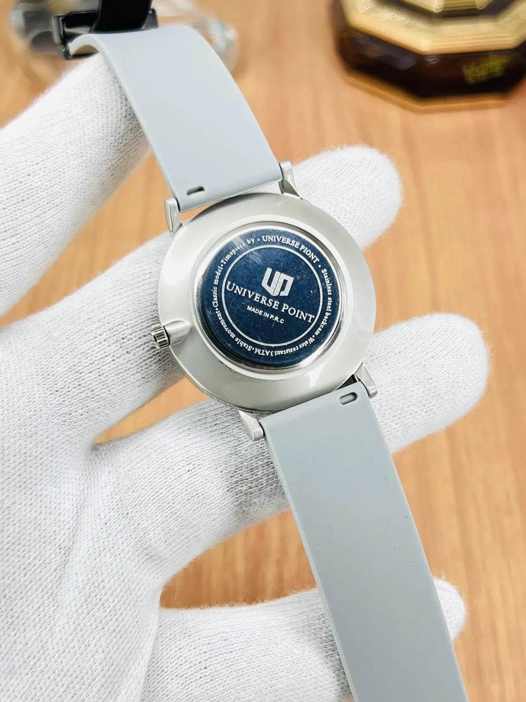 Modern Men's Magnet Strap Lock Watch - Lightweight Rubber Band Casual & Office Wristwatch