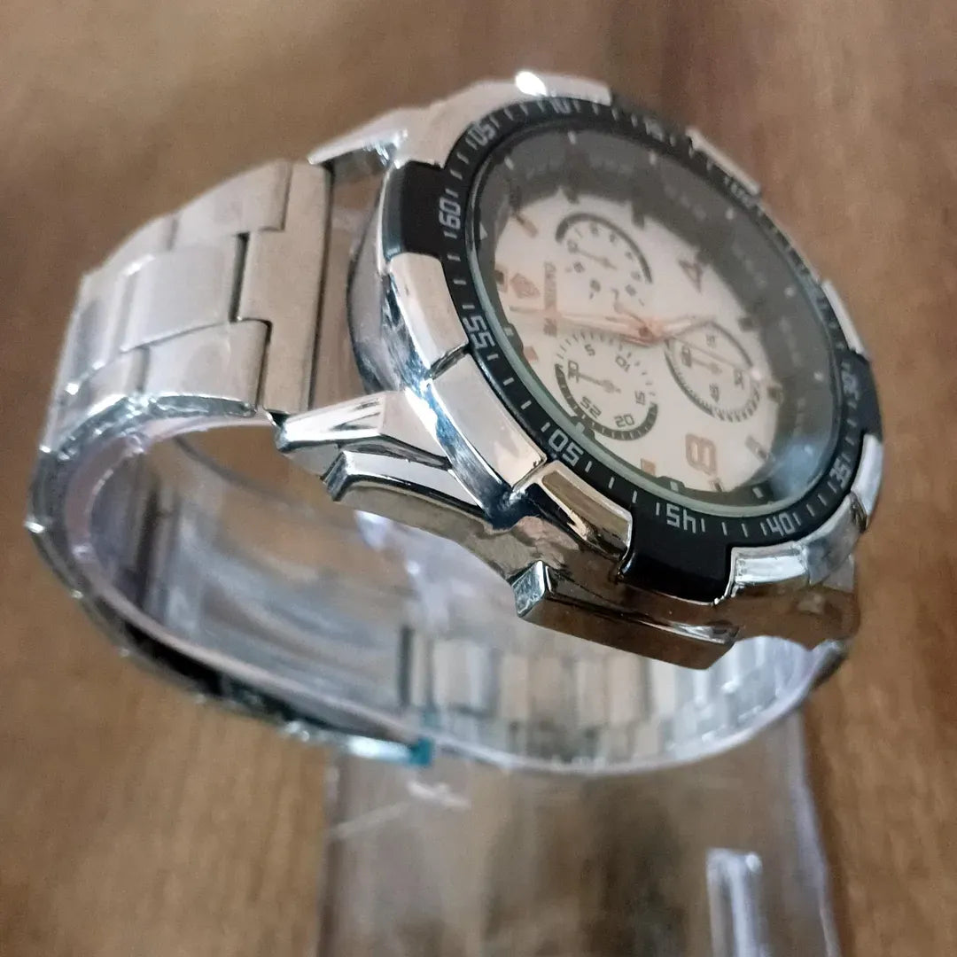 Men's Modern Stylish Silver Chain Watch with Box – Random Multicolor Dial Accent
