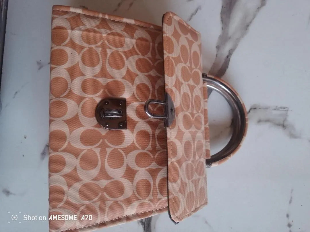 Elegant Premium Leather Handbag For Women - Timeless Everyday & Party Wear Purse
