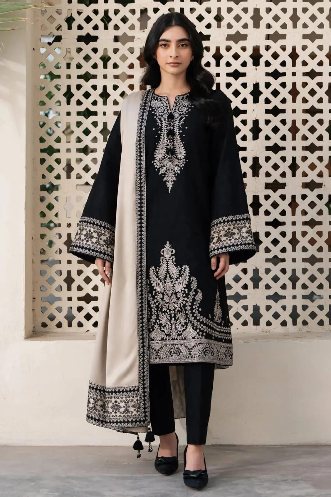 Midnight Ebony – Embroidered Black Kurta with Contrast Beige Shawl