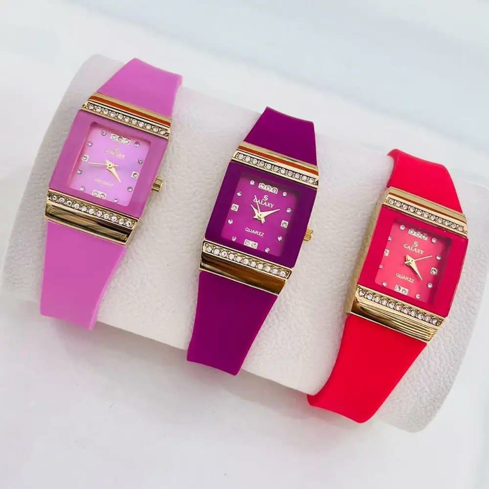 Trendy Silicone Strap Analogue Watch For Women - Lightweight Everyday Casual Wristwatch